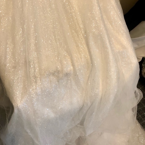 Maggie Sottero Symphony sparkly sample gown with pockets - Picture 8 of 12